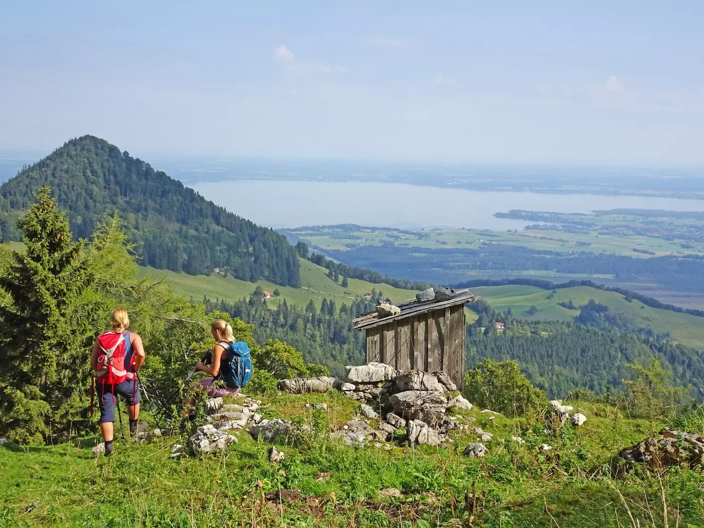 wanderreisen_salzalpensteig_1_ausblick_chiemseeblick_wanderer1