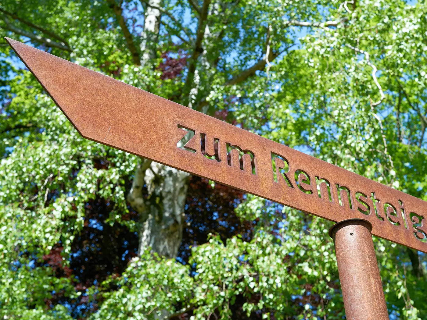 Metallschild zum Rennsteig