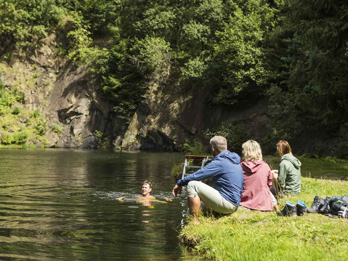 Wanderer am Bergsee Ebertswiese (c) TTG