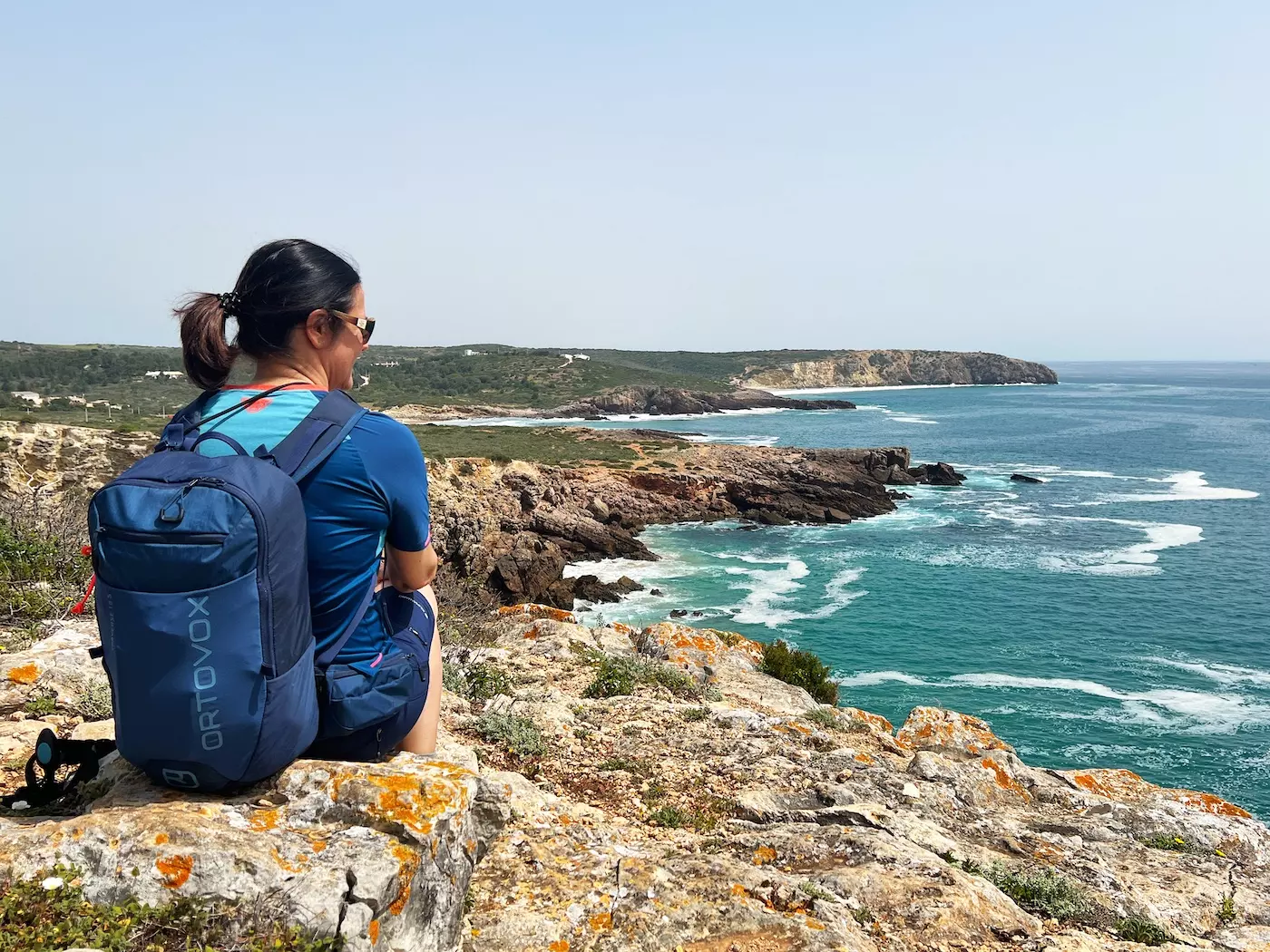 wanderreisen_portugal_kuestenwandern_algarve_aussicht_kueste_praia_da_ingrina_wanderpause