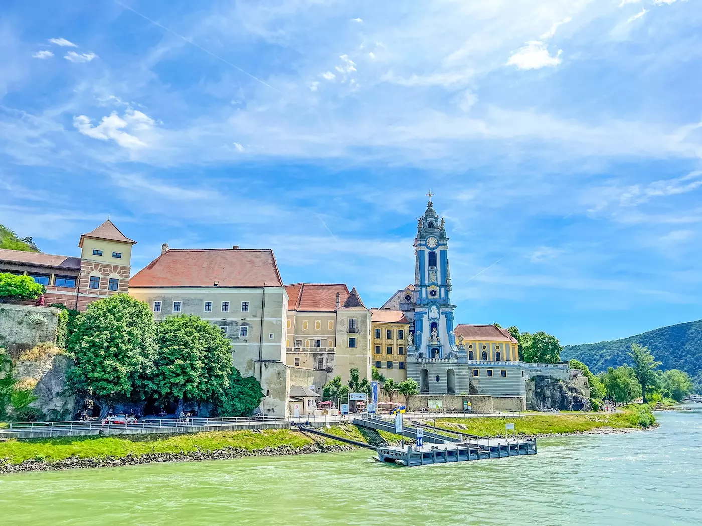 wanderreisen_welterbesteig_wachau_schifffahrt_stift_duernstein
