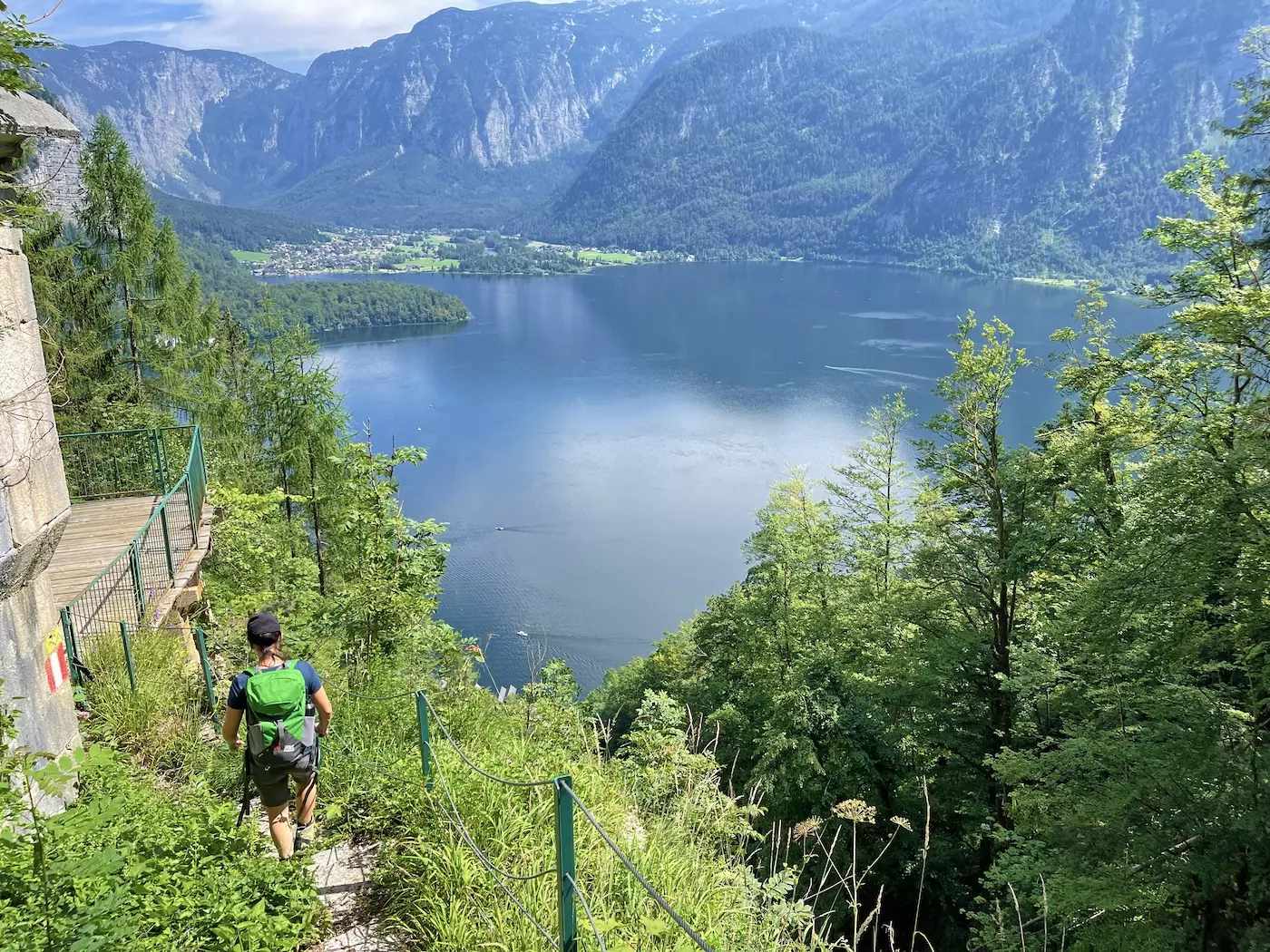 wanderreisen_zehn_seen_salzkammergut_salzberg_soleweg_blick_hallstaetter_see