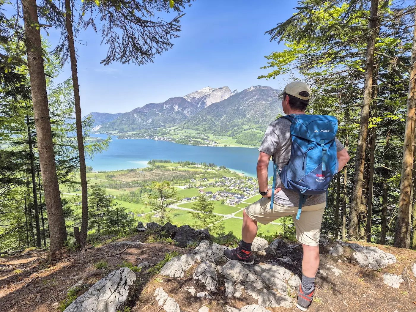 wanderreisen_zehn_seen_salzkammergut_wolfgangsee_panoramaplatz_wanderer