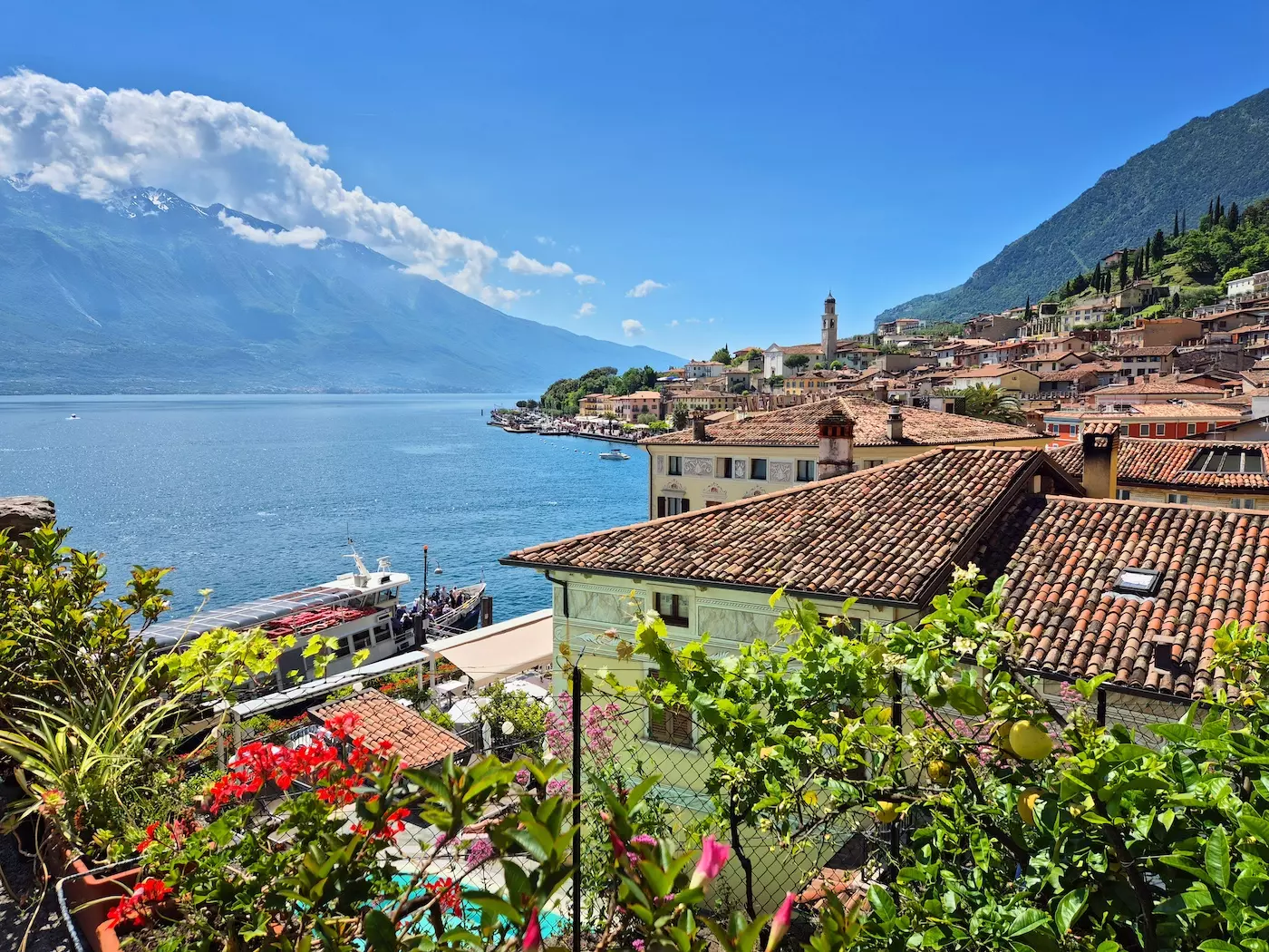 wanderreisen_gardasee_limone_see_daecher