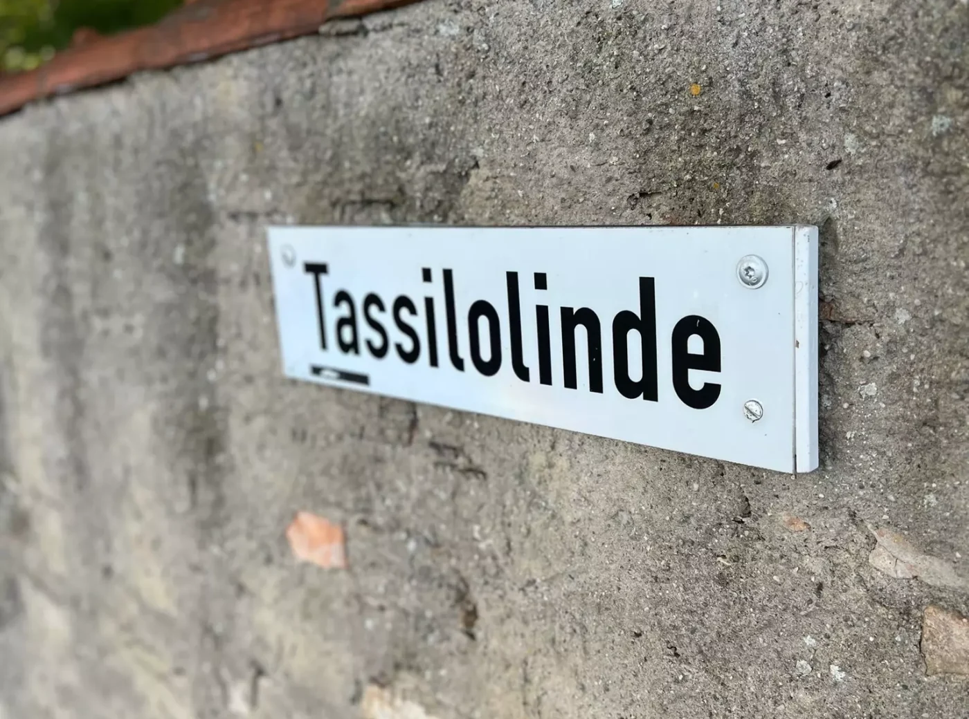 Wegschild-Tassilolinde